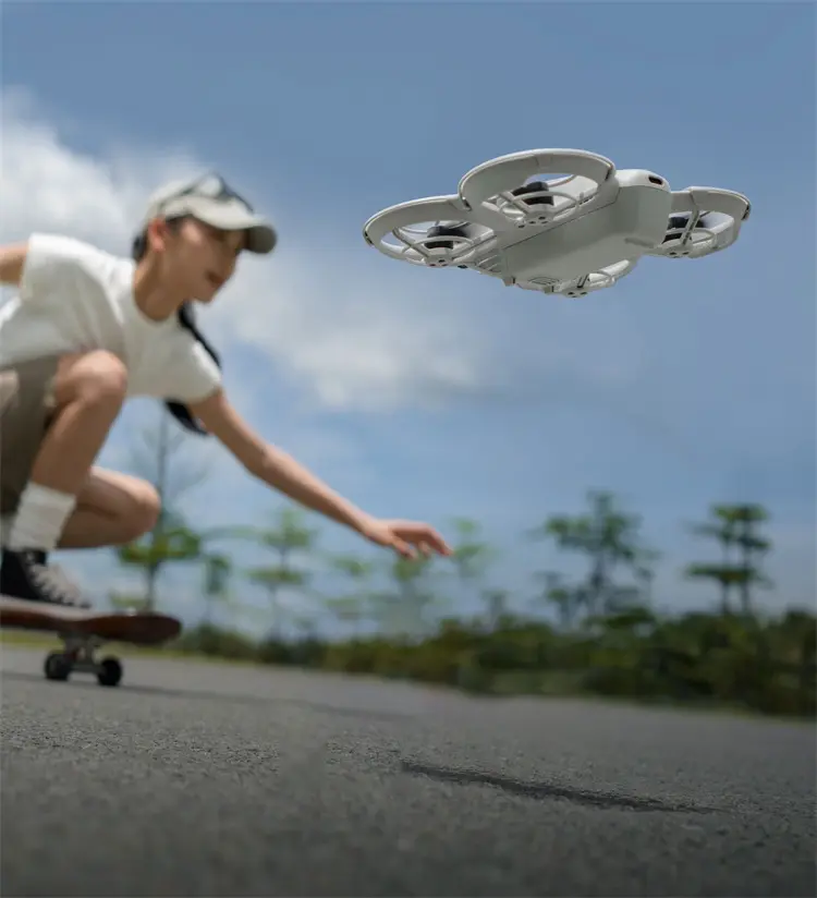 大疆 DJI Neo 无人机